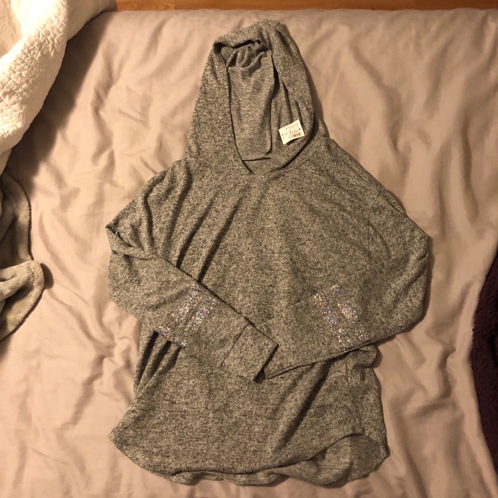 Grey hoodie shirt